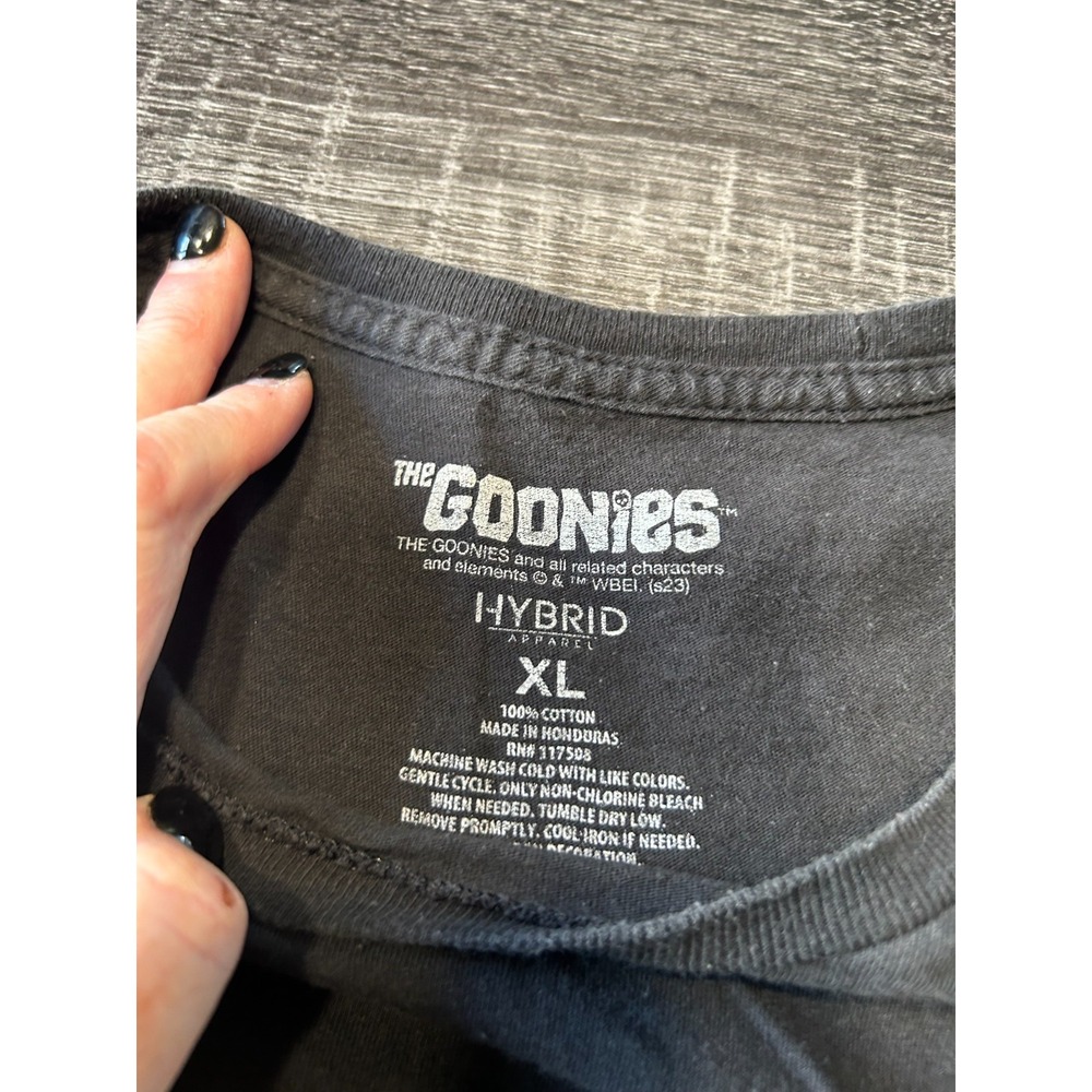 The Goonies Skull Map Graphic T-Shirt XL Black Hybrid Apparel 100% Cotton Movie - Picture 3 of 3
